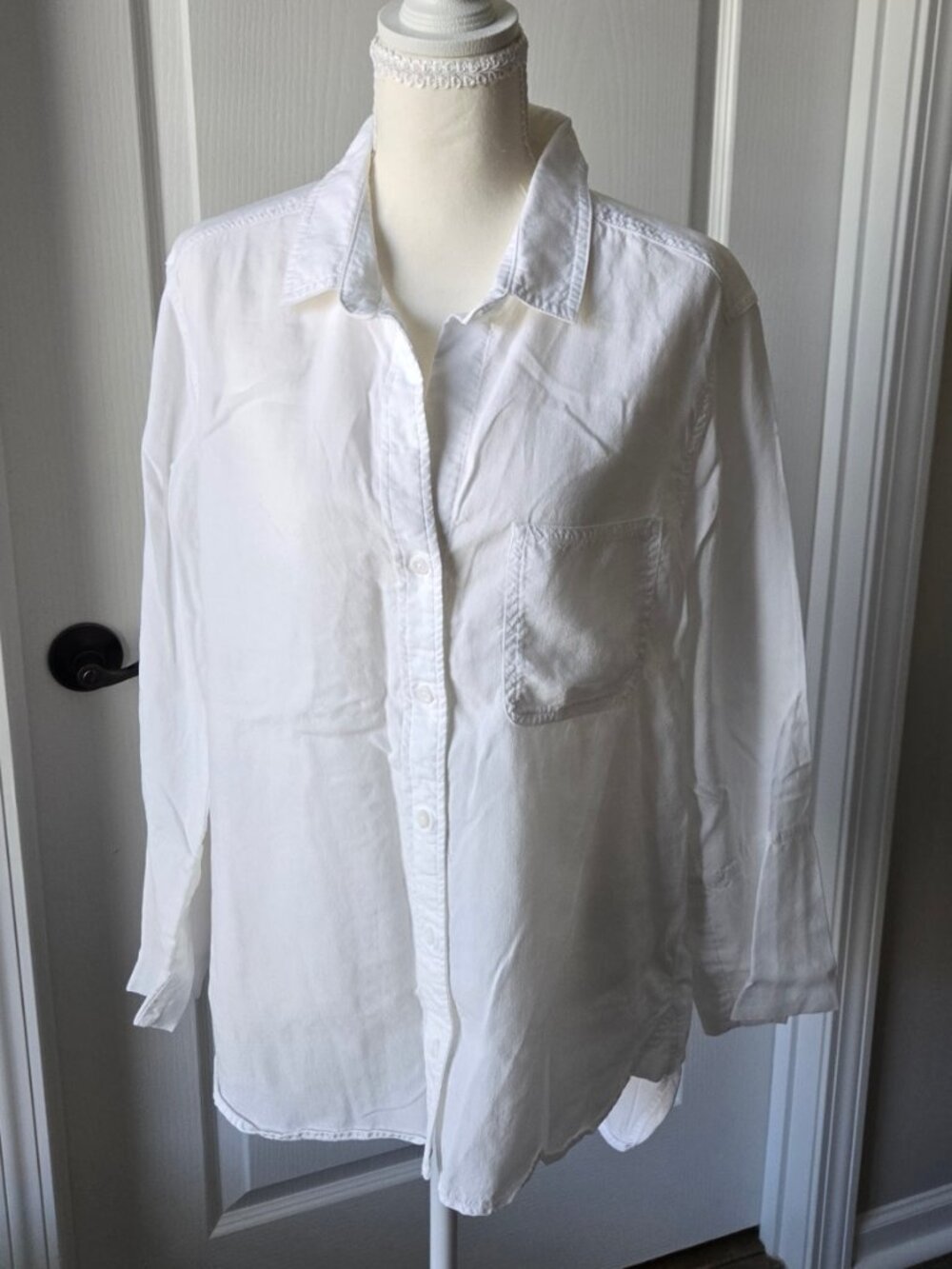 Chelsea & Violet Button Up High Low Shirt - White - L